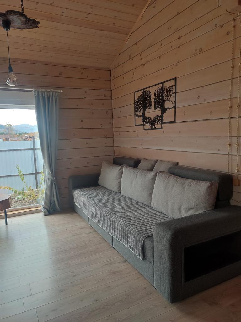 Кедровая вила "Villas Viktoria" с красивым видом на горы.