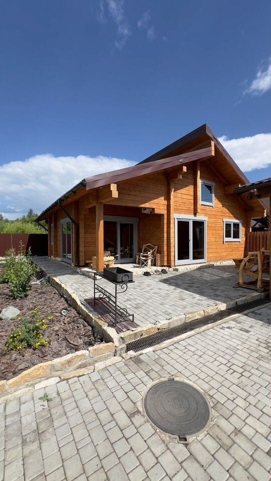 Кедровая вила "Villas Viktoria" с красивым видом на горы.