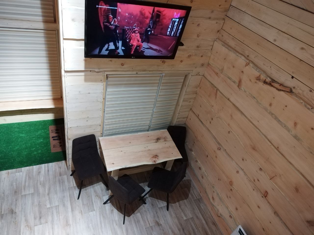 Тёплый дом с отделкой из кедра
