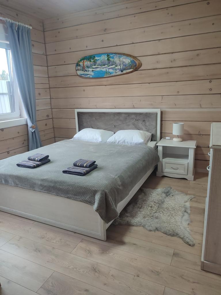 Кедровая вила "Villas Viktoria" с красивым видом на горы.